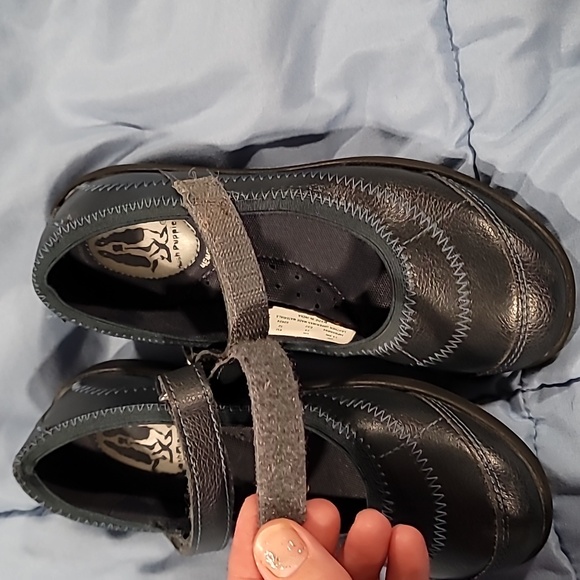 HUSH PUPPIESA GIRLS DRESS SHOE - Picture 3 of 12